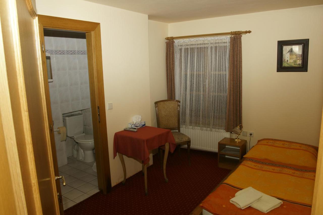 Hotel U Zlateho Andela Pardubice Bilik gambar