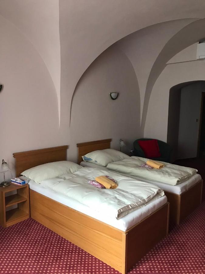 Hotel U Zlateho Andela Pardubice Luaran gambar