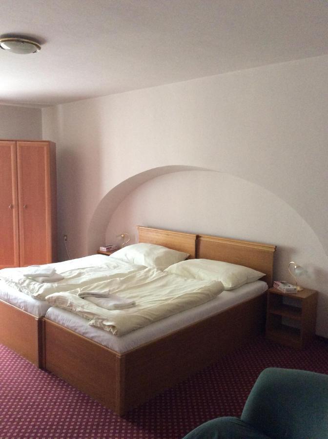 Hotel U Zlateho Andela Pardubice Luaran gambar